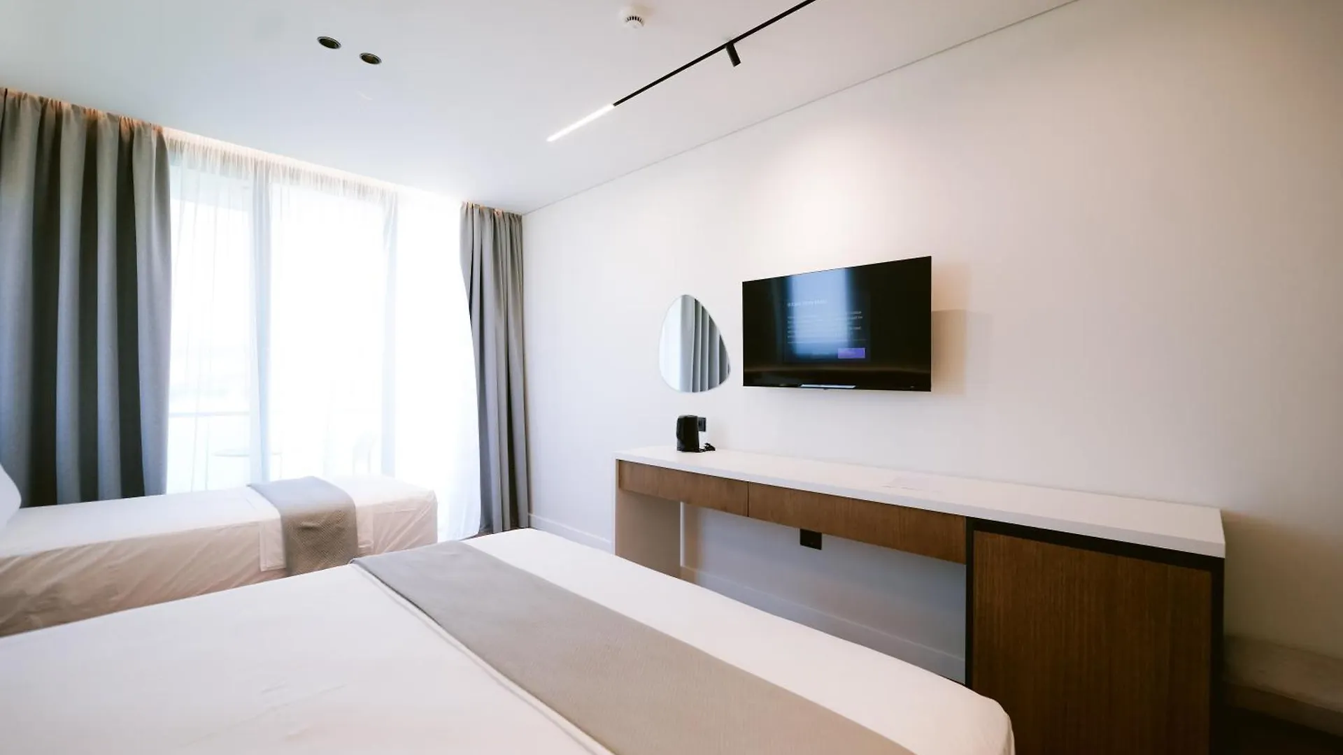 Euro Hotel Ksamil 4*,