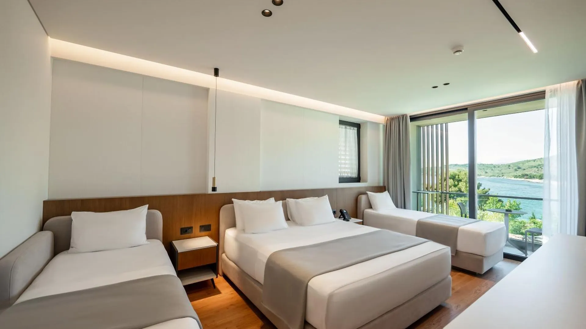 Euro Hotel Ksamil 4*,